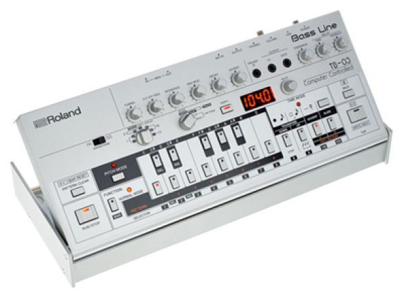 Roland Boutique Sintetizador/sintetizadores <b>Roland TB-03 BASS LINE</b> Sons Icónicos <b>Roland TB-303</b> inclui Docking DK-01 BOUTIQUE Roland Boutique Sintetizador/sintetizadores <b>Roland TB-03 BASS LINE</b> Sons Icónicos <b>Roland TB-303</b> inclui Docking DK-01 BOUTIQUE