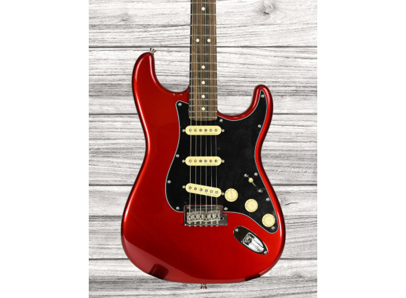 Guitarras Fender American guitarras formato ST Fender  Limited Edition American Professional II Ebony Fingerboard Black Headstock Candy Apple Red