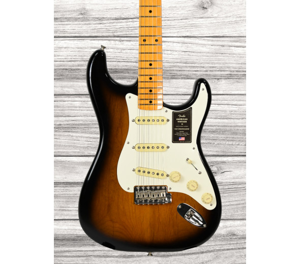 Guitarras Fender American  Guitarra elétrica/Guitarras formato ST Fender  American Vintage II 1957 Maple Fingerboard 2-Color Sunburst